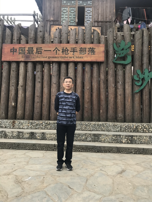 屯里的富豪的第一张照片--黔东交友中心